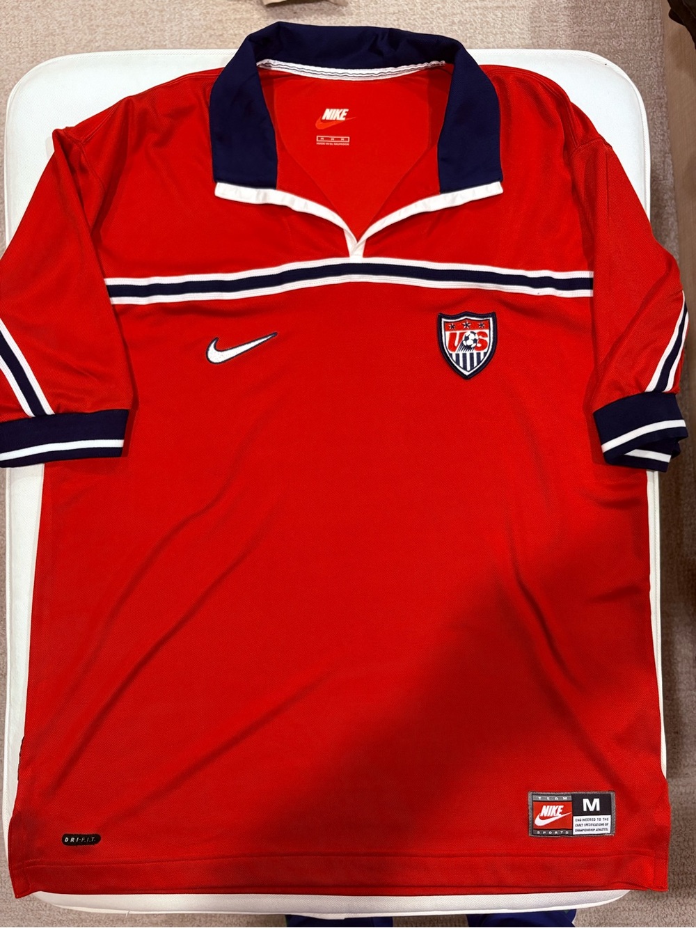 Vintage USA Soccer 1998 USMNT Nike Jersey Size Medium (Red)